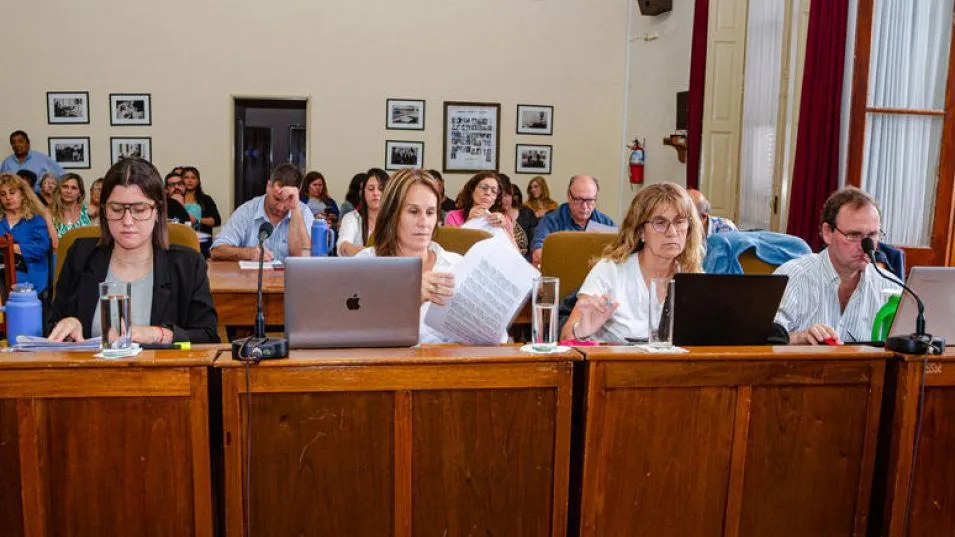 Los integrantes del bloque Podemos Azul, autores de una de las iniciativas que se tratará hoy en la primera sesión ordinaria del legislativo azuleño.  ARCHIVO/NACHO CORREA