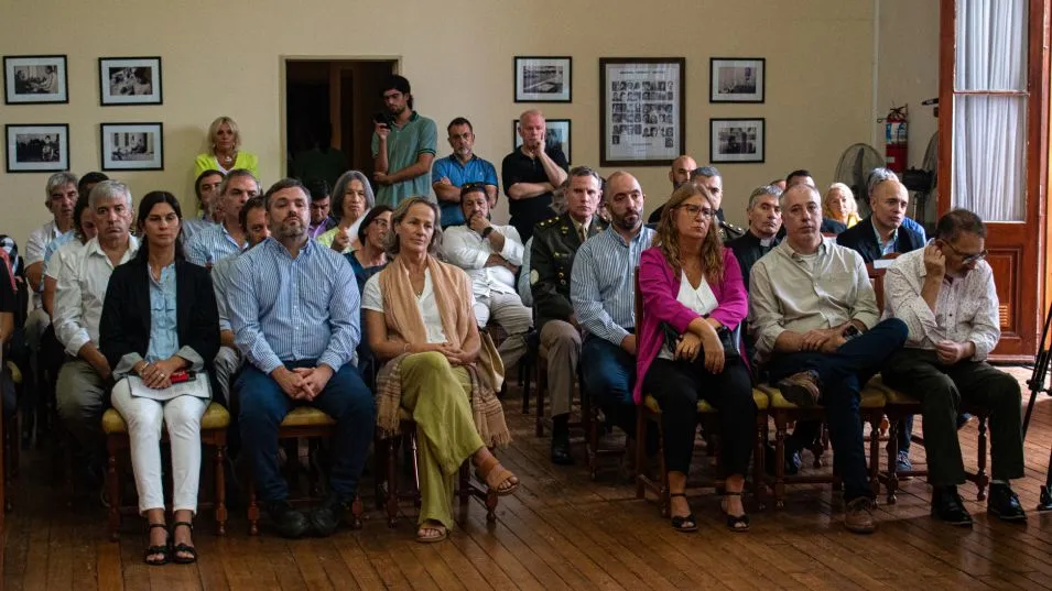 Estuvieron presentes, entre otros, funcionarios, concejales, el titular del Consejo Escolar, Leandro Ferraro; la diputada Laura Aloisi; autoridades educativas, eclesiásticas y de seguridad.