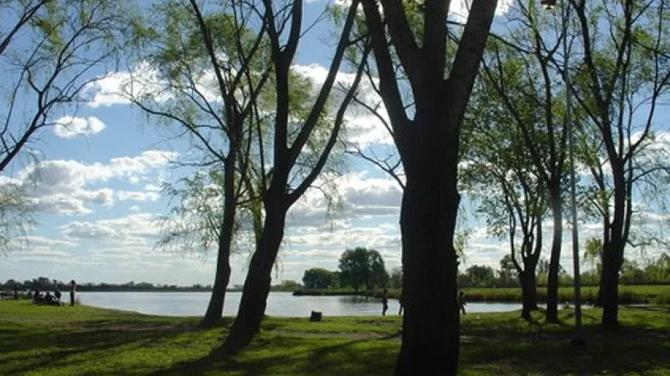 La laguna de la Provincia con encanto rural, ideal para una escapada de fin de semana