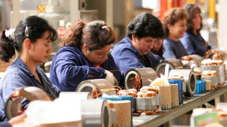 Un 8M con desigualdad en aumento: la informalidad laboral femenina alcanzó el 38,7% en 2024