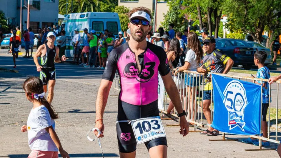 El atleta local Diego Laddaga está luchando por quedarse con la divisional Caballeros D. 