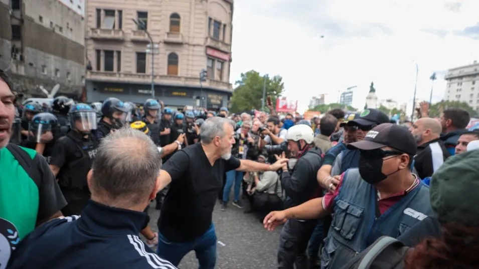 Marcha de jubilados: la Rosada denunció penalmente a la jueza por liberar a detenidos