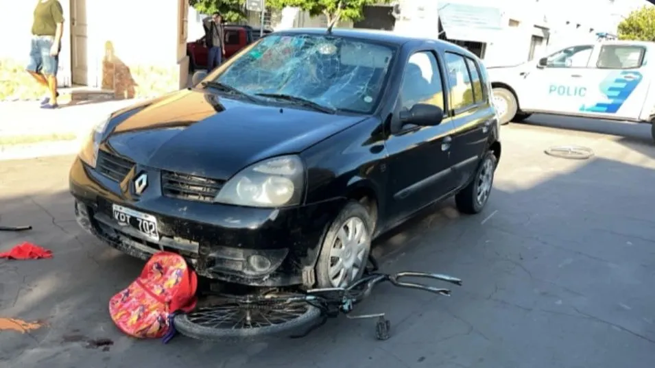 Por un siniestro vial en Roca y Rauch un hombre tuvo que ser hospitalizado este lunes. FOTO: EPDS AZUL/PBA