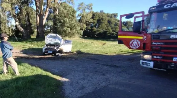 Despiste y vuelco de un auto: tres lesionados 