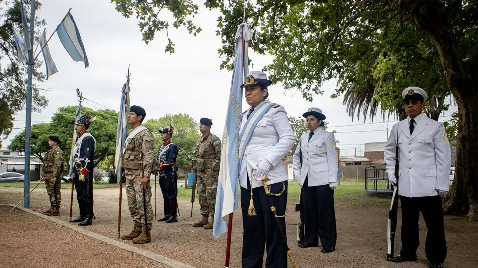 Acto por el 213º aniversario del primer izamiento de la Bandera Nacional